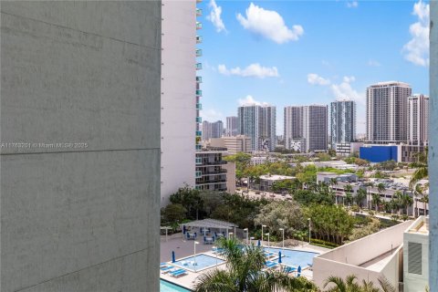 Condo in Miami, Florida, 1 bedroom № 1981653 - photo 29
