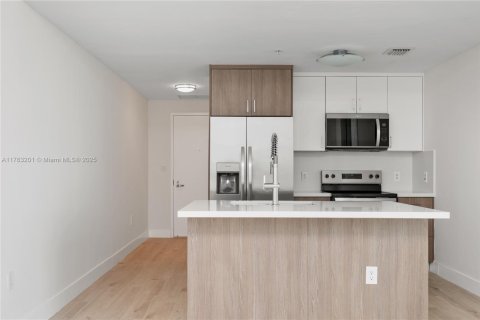 Condo in Miami, Florida, 1 bedroom № 1981653 - photo 10