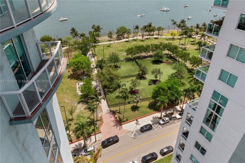 Condo in Miami, Florida, 1 bedroom № 1981653 - photo 6