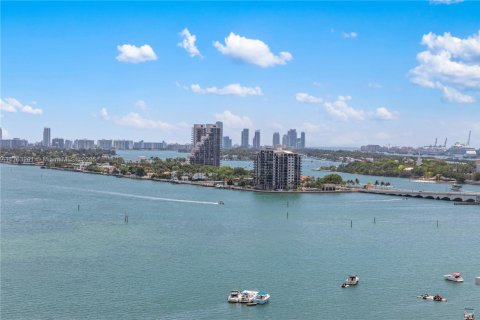 Condo in Miami, Florida, 1 bedroom № 1981653 - photo 28