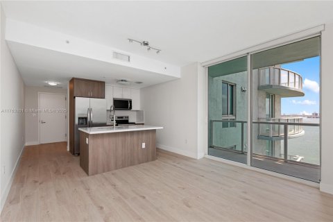Condo in Miami, Florida, 1 bedroom № 1981653 - photo 7
