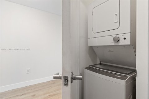 Condo in Miami, Florida, 1 bedroom № 1981653 - photo 26