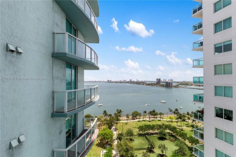 Condo in Miami, Florida, 1 bedroom № 1981653 - photo 30