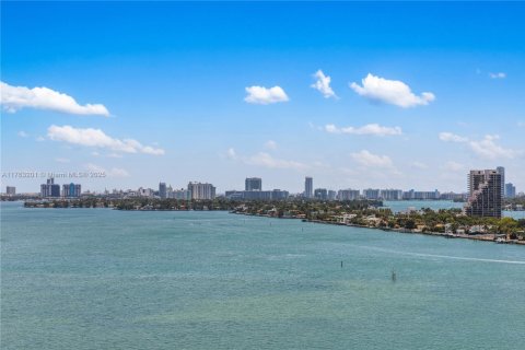 Condo in Miami, Florida, 1 bedroom № 1981653 - photo 27