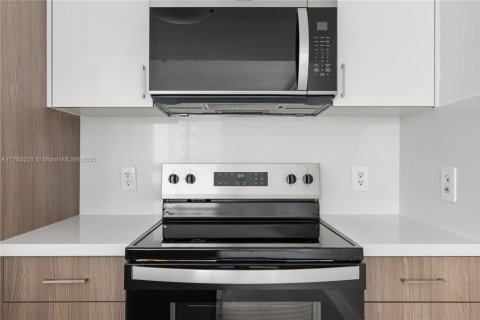 Condo in Miami, Florida, 1 bedroom № 1981653 - photo 16