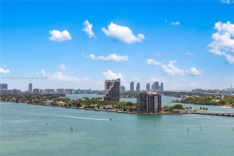 Condo in Miami, Florida, 1 bedroom № 1981653 - photo 4