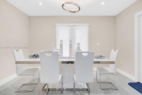 Casa en venta en Plantation, Florida, 5 dormitorios, 407.19 m2 № 2241438 - foto 14