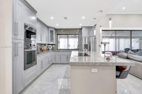Casa en venta en Plantation, Florida, 5 dormitorios, 407.19 m2 № 2241438 - foto 9