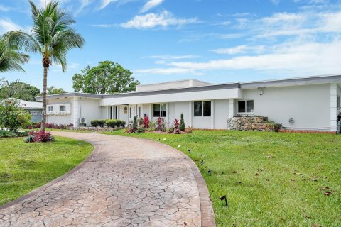 Casa en venta en Plantation, Florida, 5 dormitorios, 407.19 m2 № 2241438 - foto 2