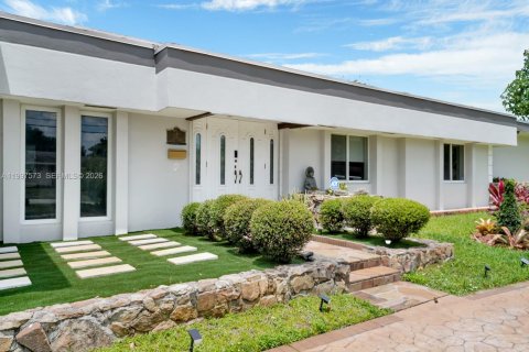 Casa en Plantation, Florida 5 dormitorios, 407.19 m2 № 2241438