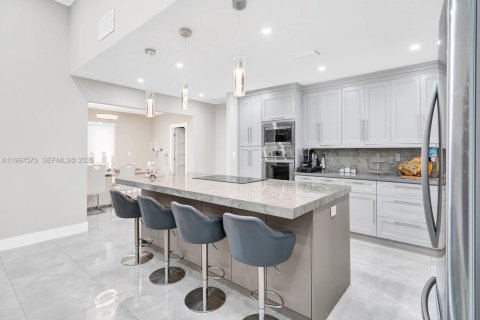 Casa en venta en Plantation, Florida, 5 dormitorios, 407.19 m2 № 2241438 - foto 12