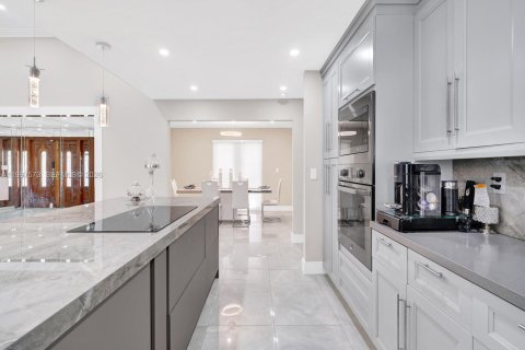 Casa en venta en Plantation, Florida, 5 dormitorios, 407.19 m2 № 2241438 - foto 13