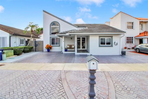 Villa ou maison à Miami, Floride 4 chambres, 187.01 m2 № 1995242