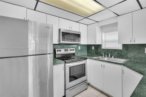 Купить виллу или дом в Мирамар, Флорида 2 спальни, 94.76м2, № 1951920 - фото 29