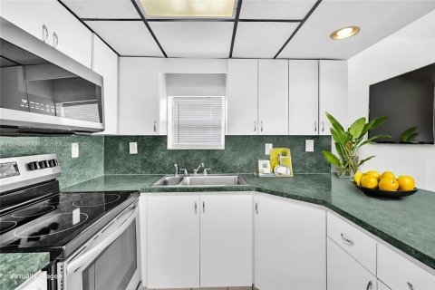 Купить виллу или дом в Мирамар, Флорида 2 спальни, 94.76м2, № 1951920 - фото 11