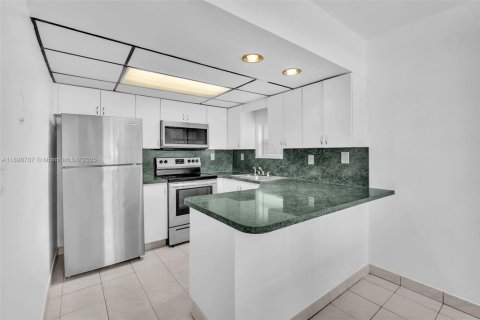 Купить виллу или дом в Мирамар, Флорида 2 спальни, 94.76м2, № 1951920 - фото 28