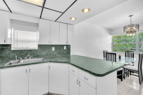 Купить виллу или дом в Мирамар, Флорида 2 спальни, 94.76м2, № 1951920 - фото 25