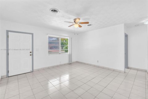 Купить виллу или дом в Мирамар, Флорида 2 спальни, 94.76м2, № 1951920 - фото 17