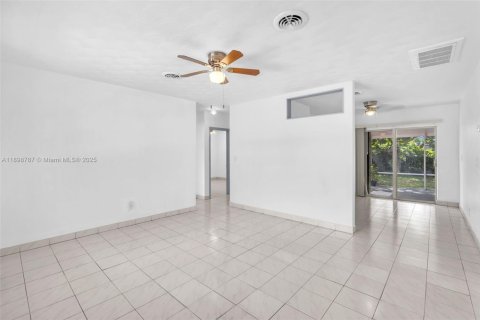 Купить виллу или дом в Мирамар, Флорида 2 спальни, 94.76м2, № 1951920 - фото 19