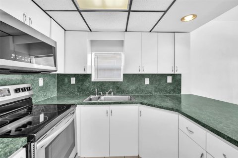 Купить виллу или дом в Мирамар, Флорида 2 спальни, 94.76м2, № 1951920 - фото 24