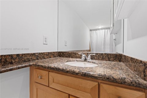 Copropriété à vendre à Miami Beach, Floride: 2 chambres, 110.55 m2 № 2032451 - photo 18