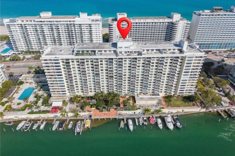 Copropriété à vendre à Miami Beach, Floride: 2 chambres, 110.55 m2 № 2032451 - photo 2