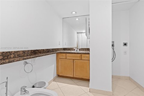 Copropriété à vendre à Miami Beach, Floride: 2 chambres, 110.55 m2 № 2032451 - photo 13