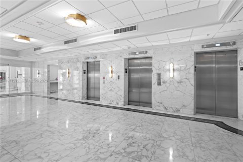 Copropriété à vendre à Miami Beach, Floride: 2 chambres, 110.55 m2 № 2032451 - photo 30