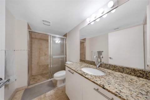 Condo in Miami, Florida, 2 bedrooms  № 1971575 - photo 10