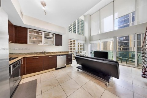 Condo in Miami, Florida, 2 bedrooms  № 1971575 - photo 4