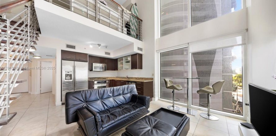 Condo in Miami, Florida, 2 bedrooms  № 1971575