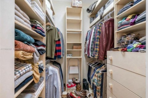 Купить виллу или дом в Майами-Спрингс, Флорида 4 спальни, 293.57м2, № 2253048 - фото 17