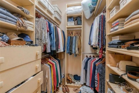 Купить виллу или дом в Майами-Спрингс, Флорида 4 спальни, 293.57м2, № 2253048 - фото 16