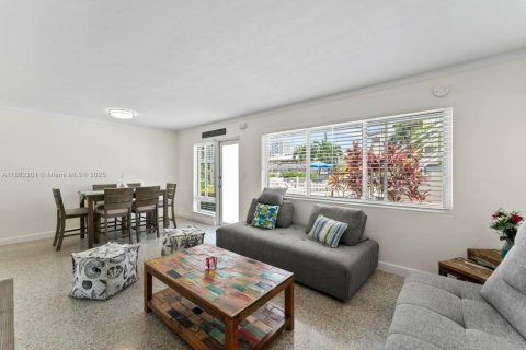 Condo in Pompano Beach, Florida, 1 bedroom  № 1929473 - photo 18