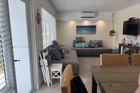 Condo in Pompano Beach, Florida, 1 bedroom  № 1929473 - photo 24