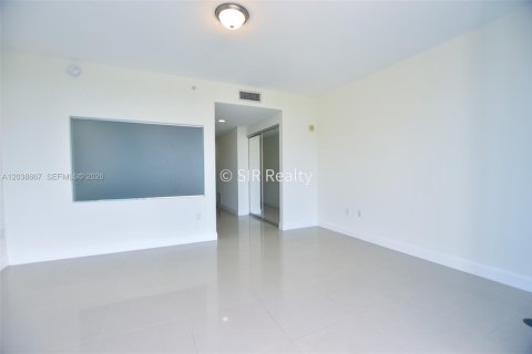 Condo in Aventura, Florida, 2 bedrooms № 2186166 - photo 12