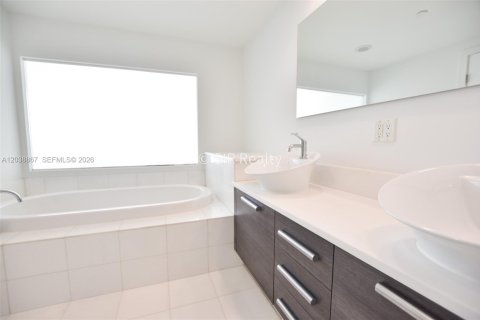 Condo in Aventura, Florida, 2 bedrooms № 2186166 - photo 17