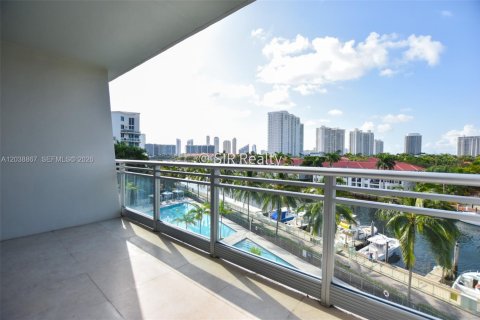 Condo in Aventura, Florida, 2 bedrooms № 2186166 - photo 13