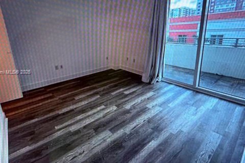 Condo in Miami, Florida, 1 bedroom № 2103427 - photo 12