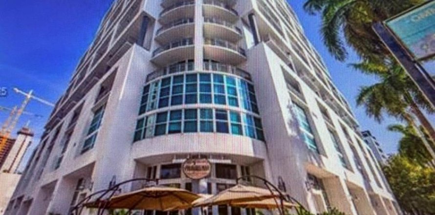 Condo in Miami, Florida, 1 bedroom № 2103427