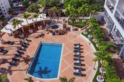 Condo in Miami, Florida, 1 bedroom № 2103427 - photo 9
