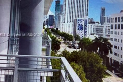 Condo in Miami, Florida, 1 bedroom № 2103427 - photo 2
