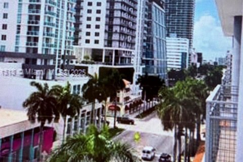 Condo in Miami, Florida, 1 bedroom № 2103427 - photo 4