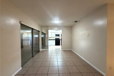 House in Orlando, Florida 4 bedrooms, 165.55 sq.m. № 2093836 - photo 5