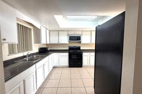 House in Orlando, Florida 4 bedrooms, 165.55 sq.m. № 2093836 - photo 6