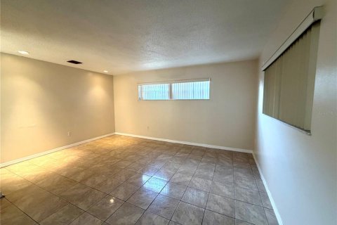 House in Orlando, Florida 4 bedrooms, 165.55 sq.m. № 2093836 - photo 4