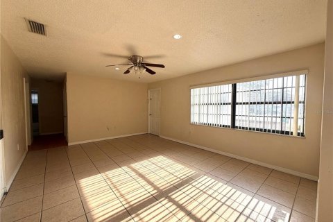 House in Orlando, Florida 4 bedrooms, 165.55 sq.m. № 2093836 - photo 2