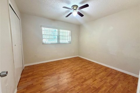 House in Orlando, Florida 4 bedrooms, 165.55 sq.m. № 2093836 - photo 13