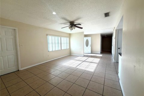House in Orlando, Florida 4 bedrooms, 165.55 sq.m. № 2093836 - photo 3
