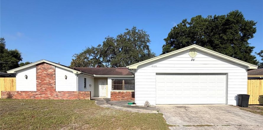 House in Orlando, Florida 4 bedrooms, 165.55 sq.m. № 2093836